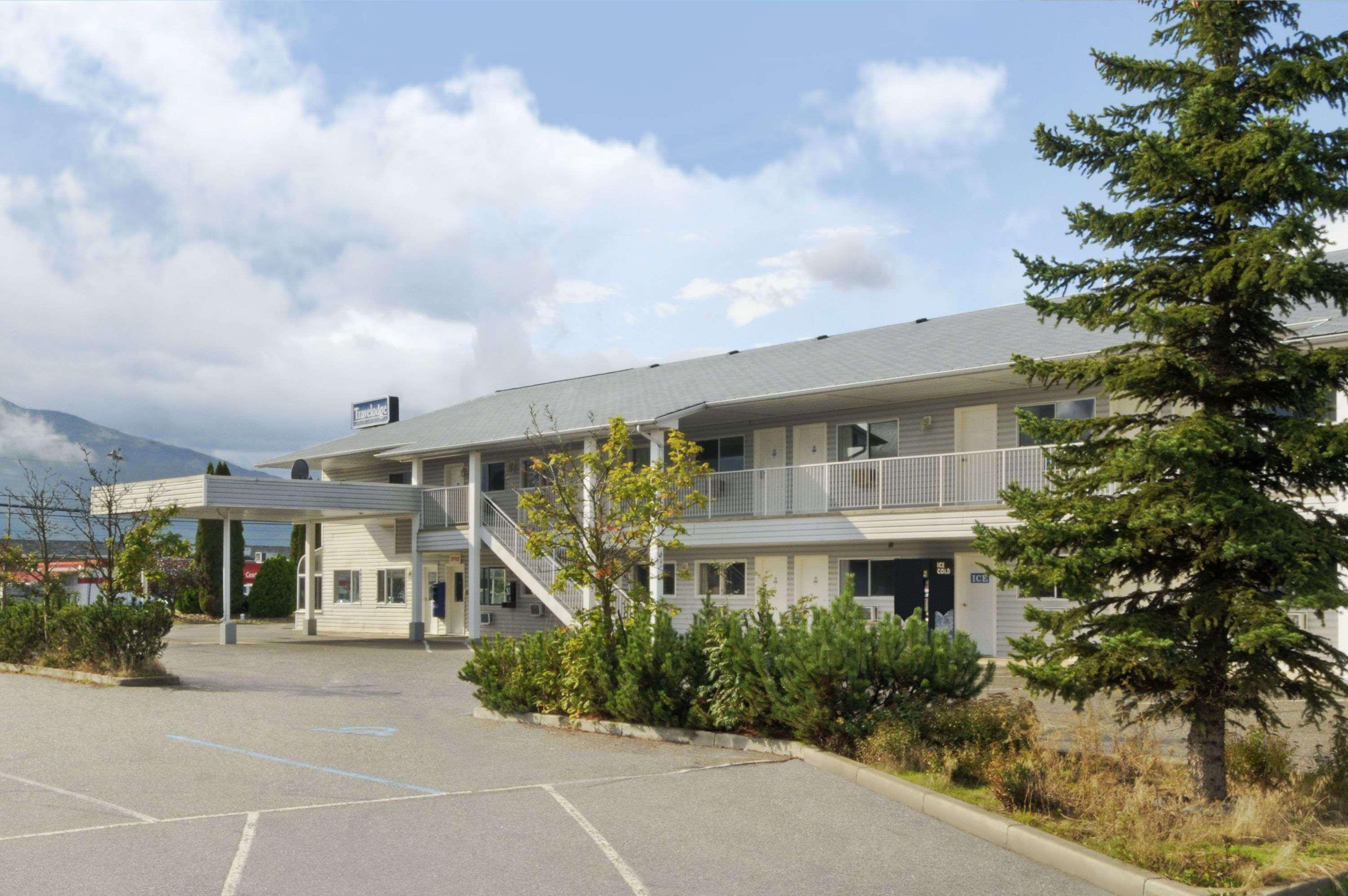 Travelodge By Wyndham Salmon Arm Bc Exterior photo