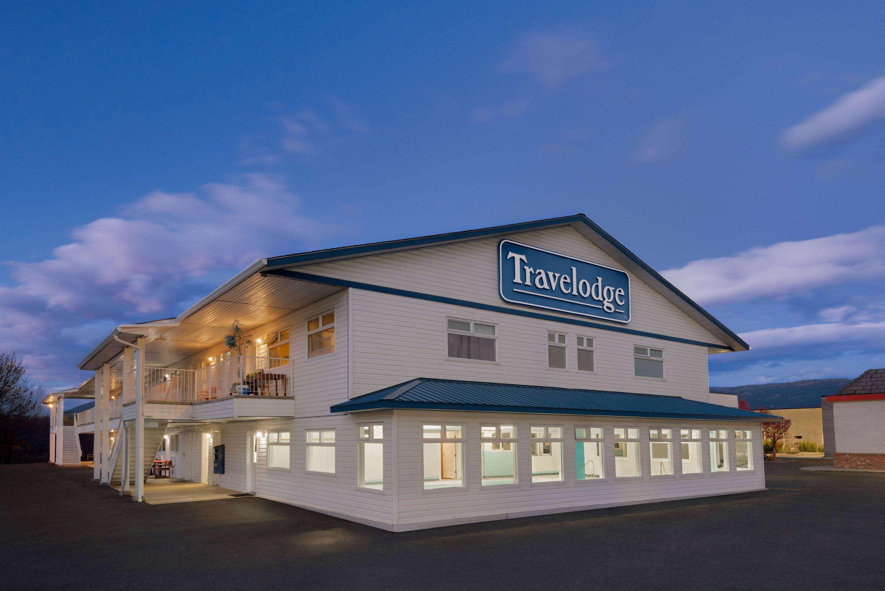 Travelodge By Wyndham Salmon Arm Bc Exterior photo